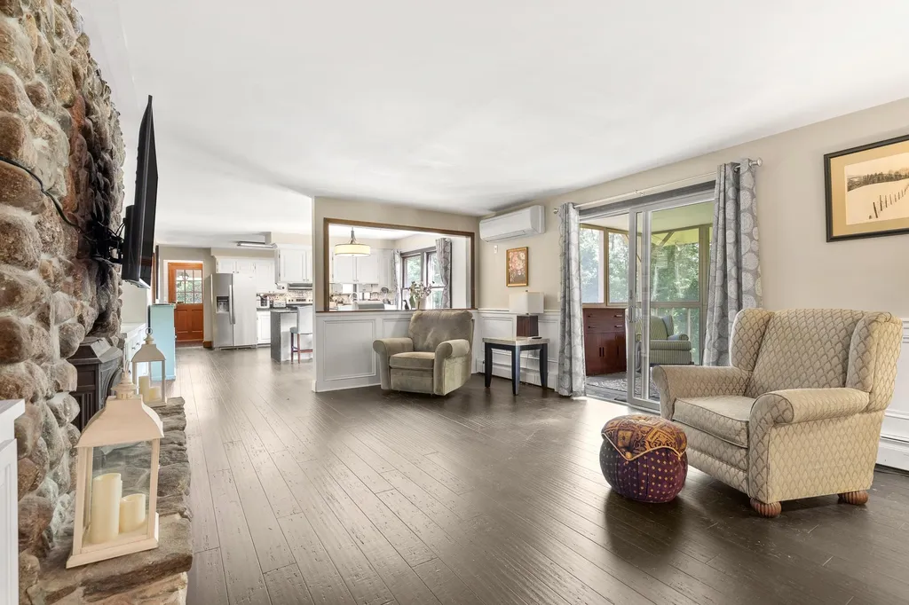 18 Beaver Brook Road Bedford NH 03110