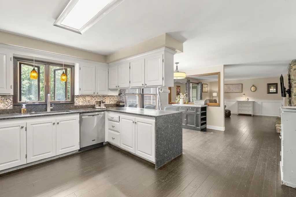 18 Beaver Brook Road Bedford NH 03110