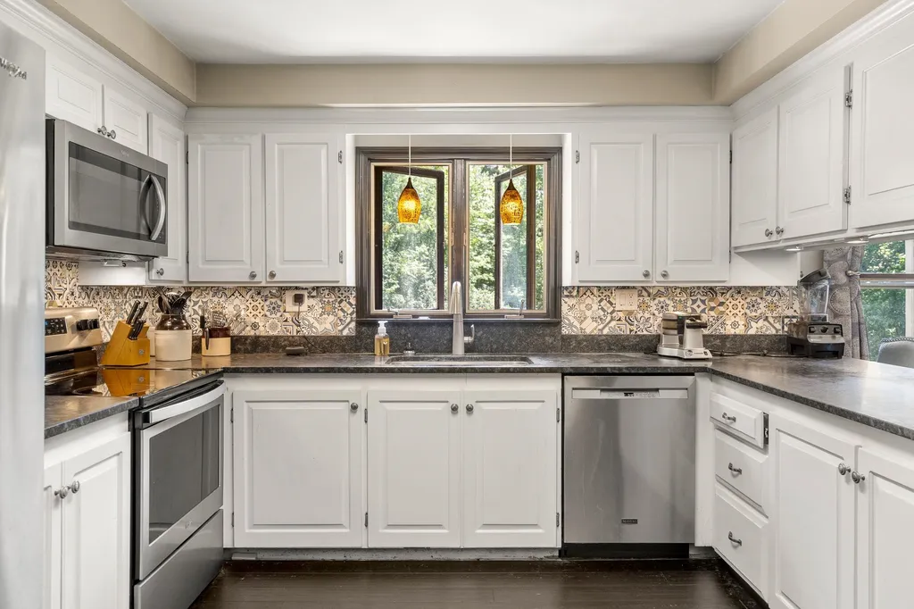 18 Beaver Brook Road Bedford NH 03110