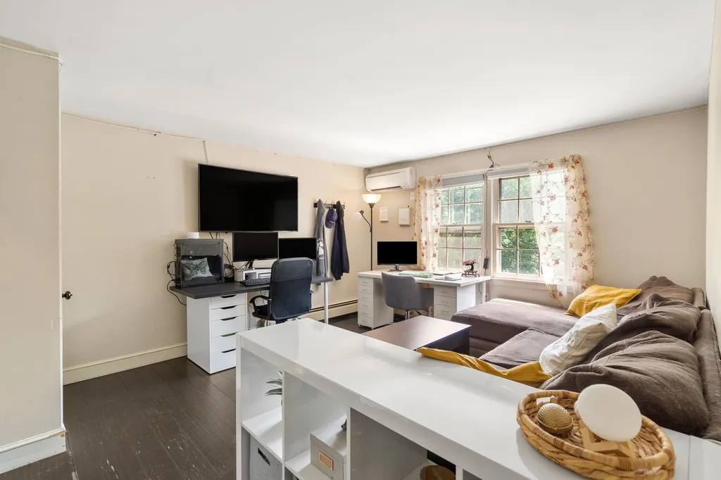 18 Beaver Brook Road Bedford NH 03110
