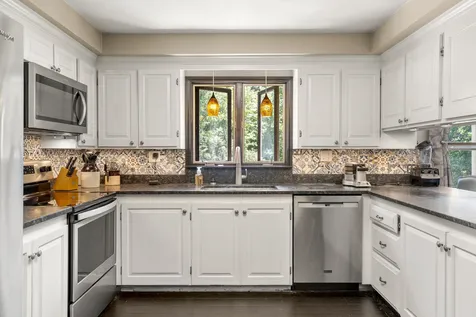18 Beaver Brook Road Bedford NH 03110