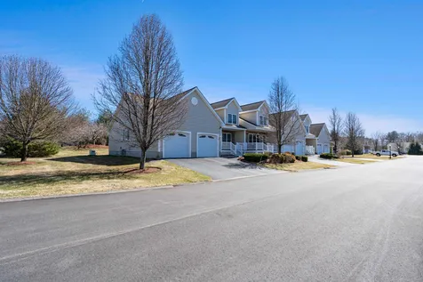 2b Doveton Lane Hudson NH 03051
