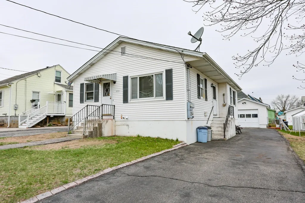 892 Dix Street Manchester NH 03103