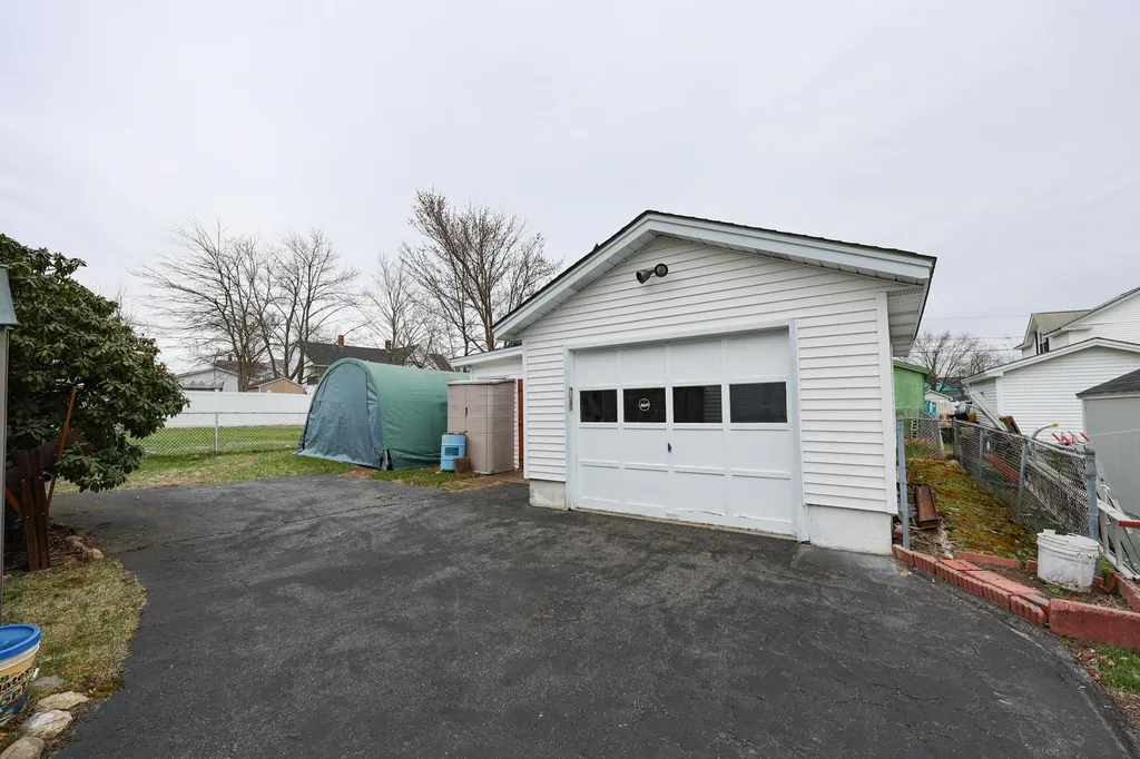 892 Dix Street Manchester NH 03103