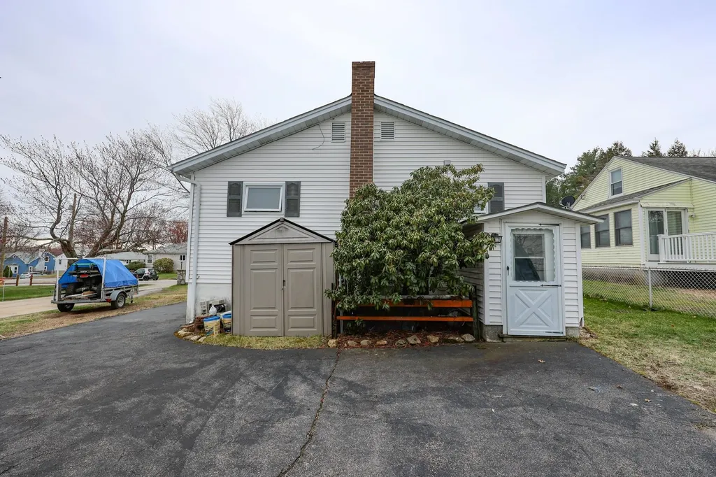 892 Dix Street Manchester NH 03103