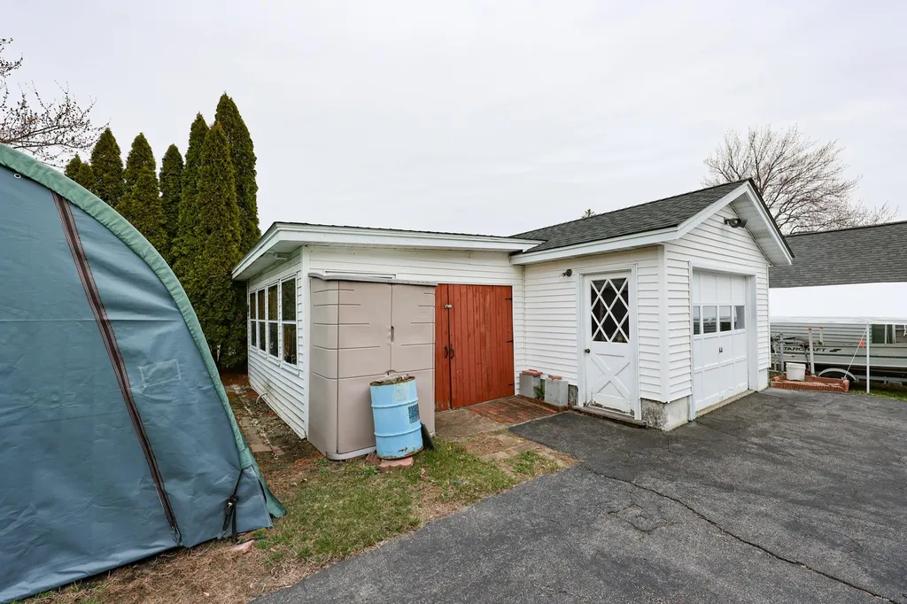 892 Dix Street Manchester NH 03103