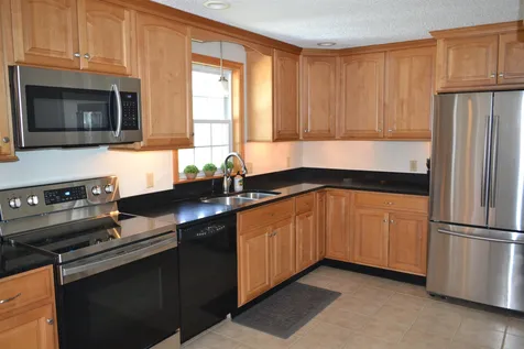 5 Aaron Way Litchfield NH 03052