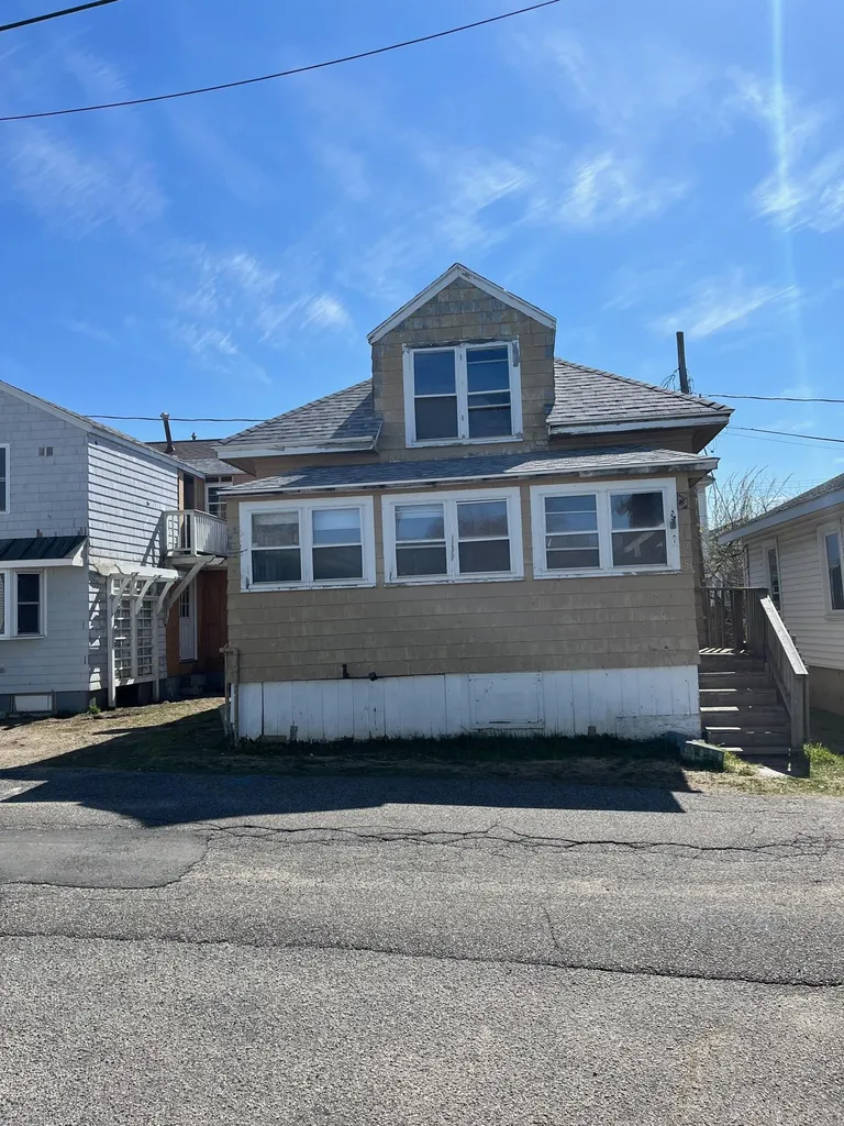 23-25 Kentville Terrace Hampton NH 03842