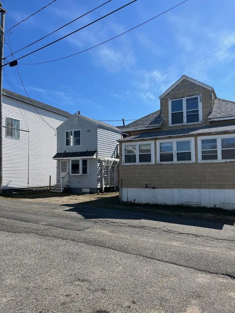 23-25 Kentville Terrace Hampton NH 03842