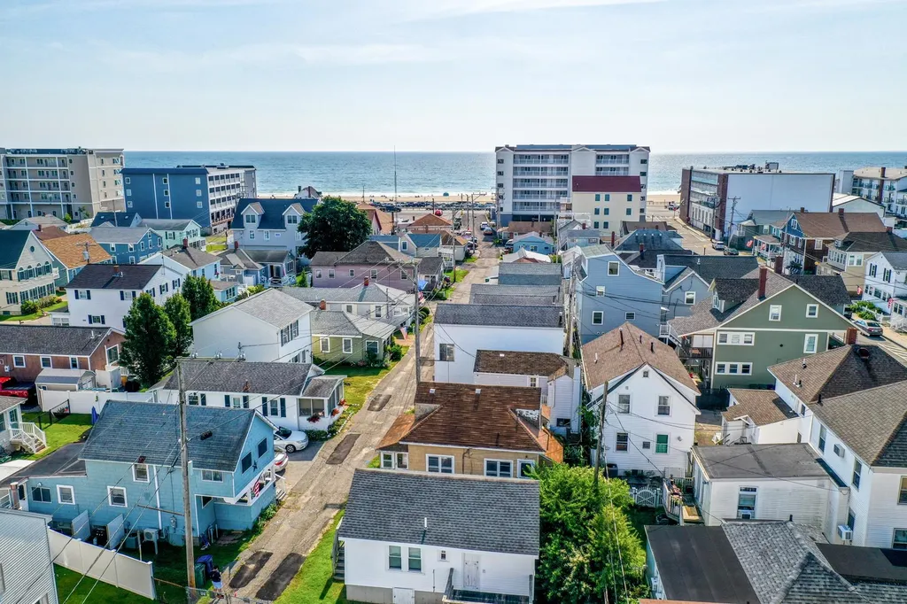 23-25 Kentville Terrace Hampton NH 03842