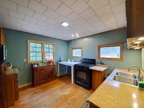 16 Beard Lane Grafton NH 03240