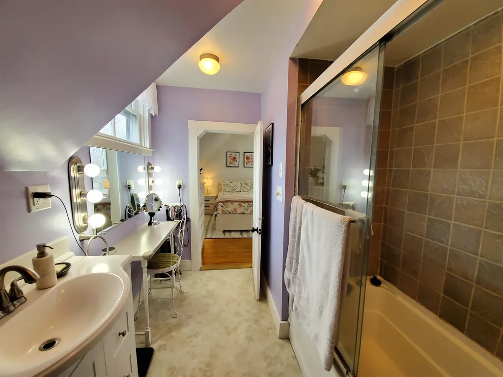 30 Union Street Enfield NH 03748
