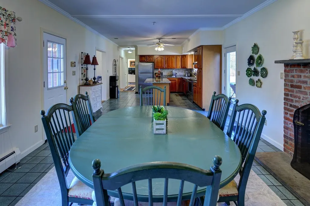 38 Depot Road Hampton Falls NH 03844