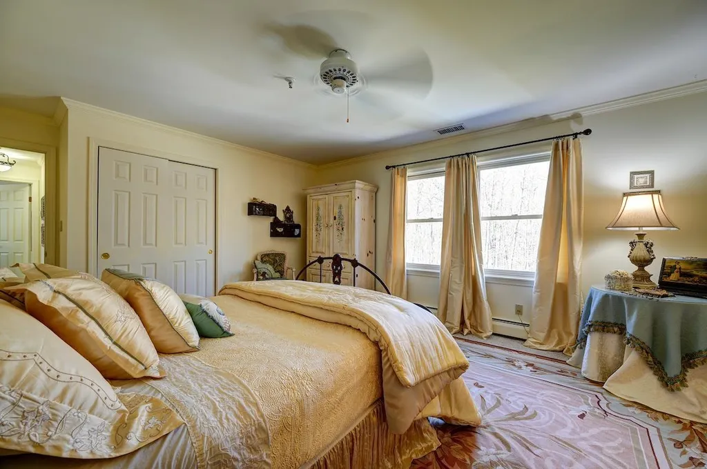 38 Depot Road Hampton Falls NH 03844
