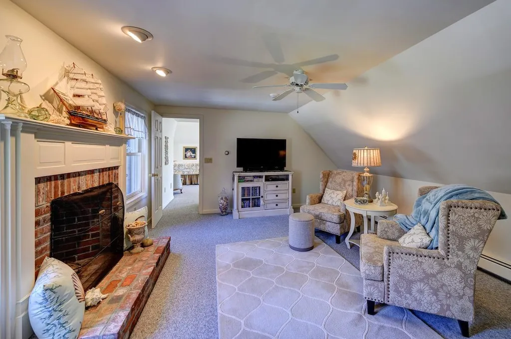38 Depot Road Hampton Falls NH 03844