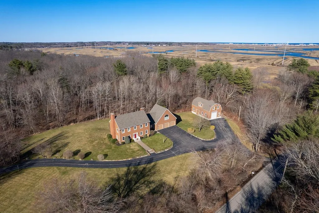 38 Depot Road Hampton Falls NH 03844