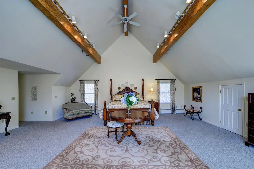 38 Depot Road Hampton Falls NH 03844