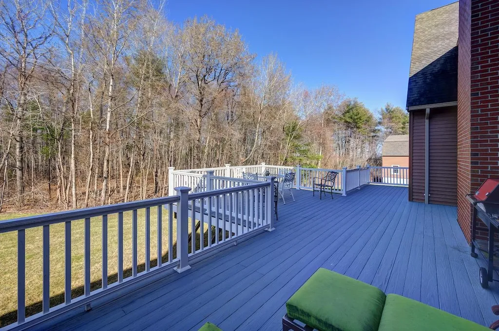 38 Depot Road Hampton Falls NH 03844