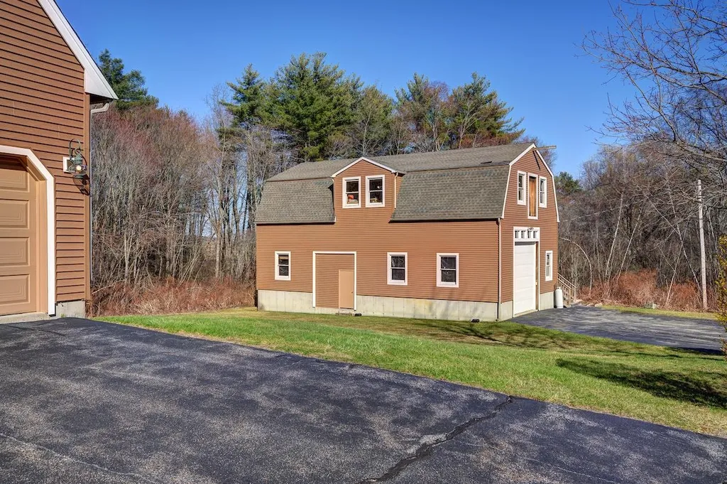 38 Depot Road Hampton Falls NH 03844