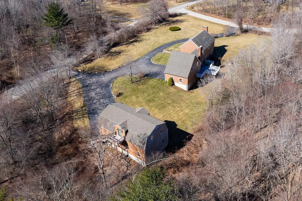 38 Depot Road Hampton Falls NH 03844