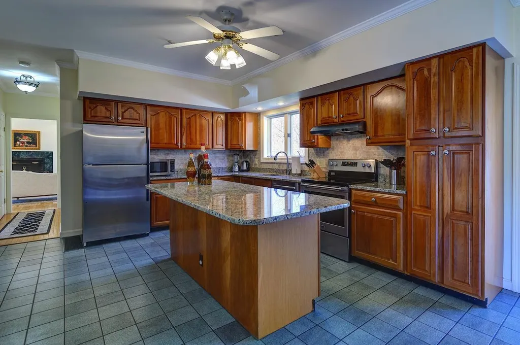 38 Depot Road Hampton Falls NH 03844
