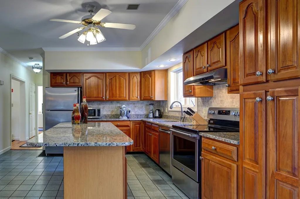 38 Depot Road Hampton Falls NH 03844