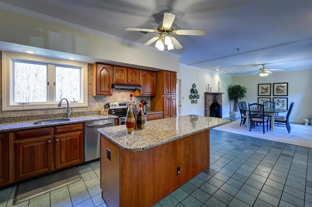 38 Depot Road Hampton Falls NH 03844
