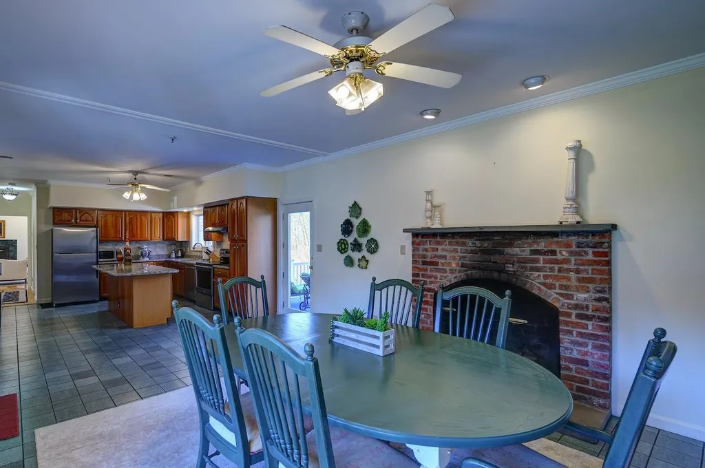 38 Depot Road Hampton Falls NH 03844