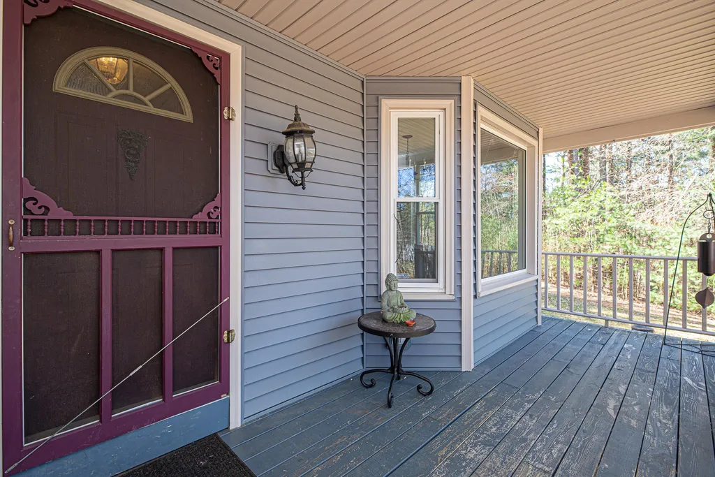 4 Little Hales Lane Hudson NH 03051