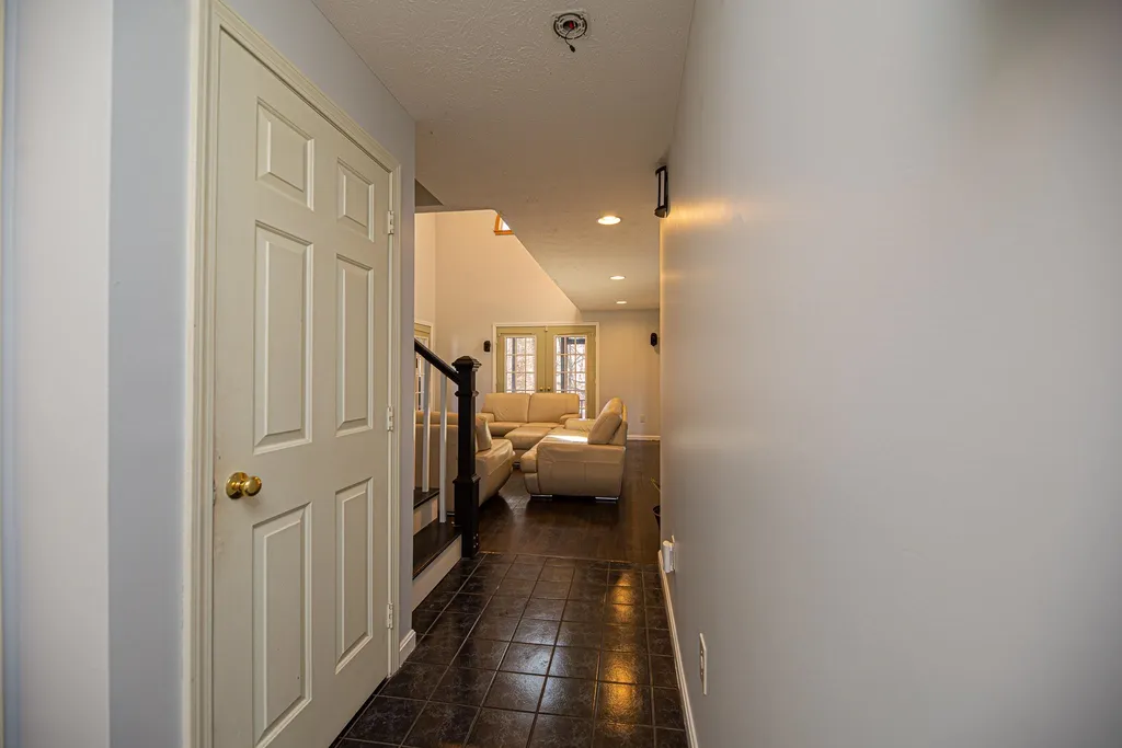 4 Little Hales Lane Hudson NH 03051