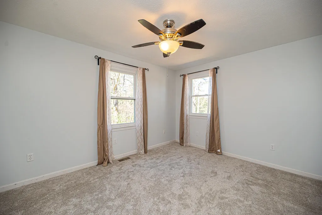 4 Little Hales Lane Hudson NH 03051