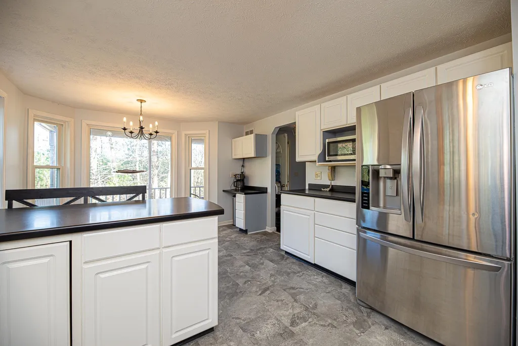 4 Little Hales Lane Hudson NH 03051