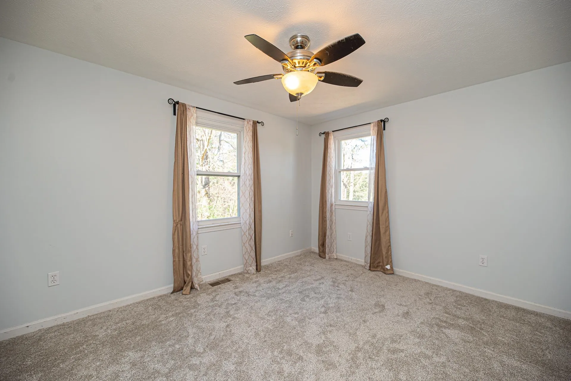 4 Little Hales Lane Hudson NH 03051