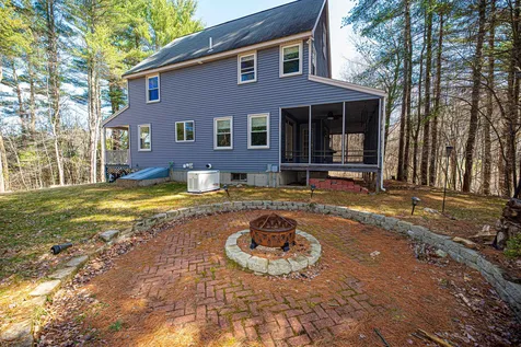 4 Little Hales Lane Hudson NH 03051