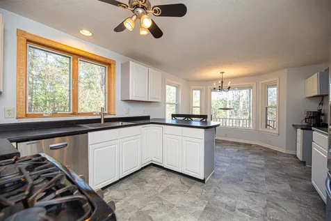 4 Little Hales Lane Hudson NH 03051