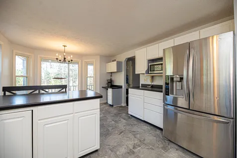 4 Little Hales Lane Hudson NH 03051