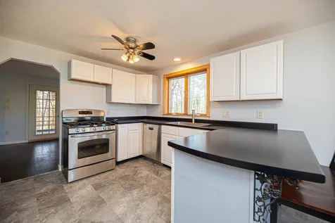 4 Little Hales Lane Hudson NH 03051