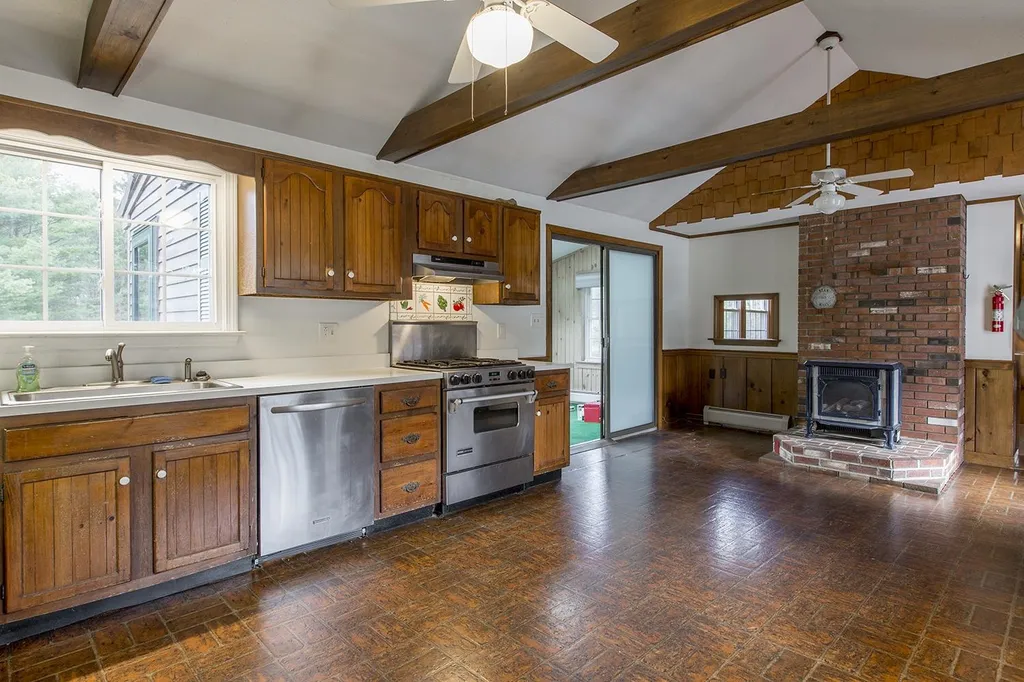 281 North Road Deerfield NH 03037