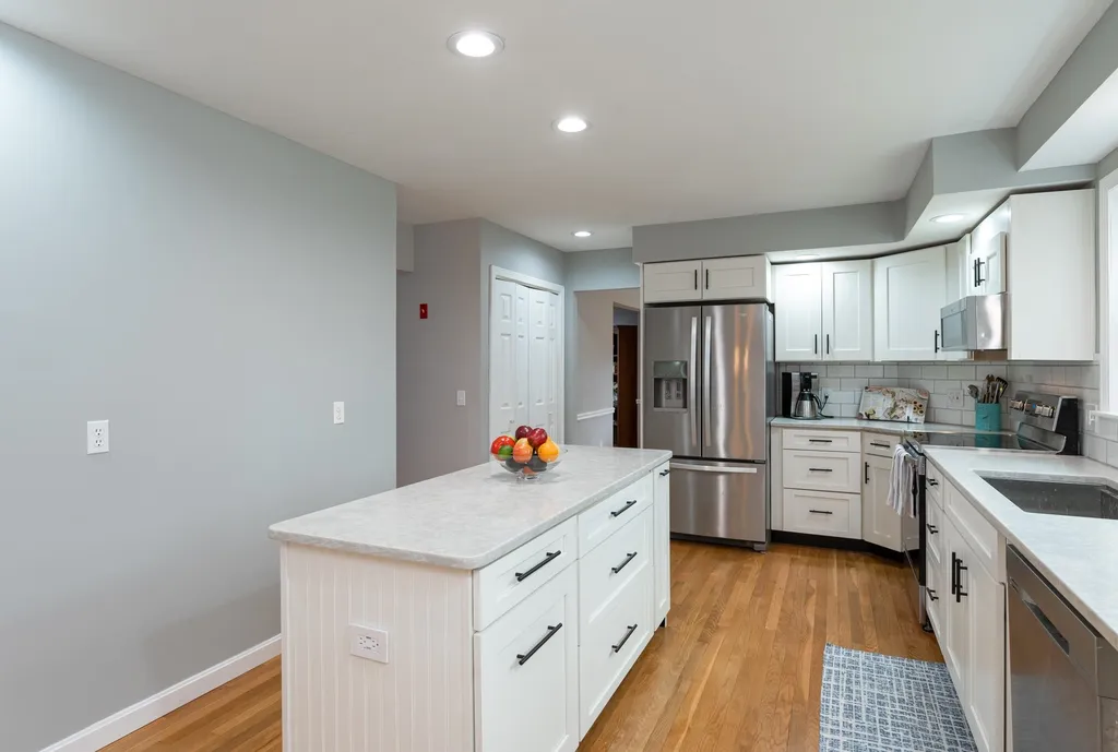 16 Harvard Lane Bedford NH 03110