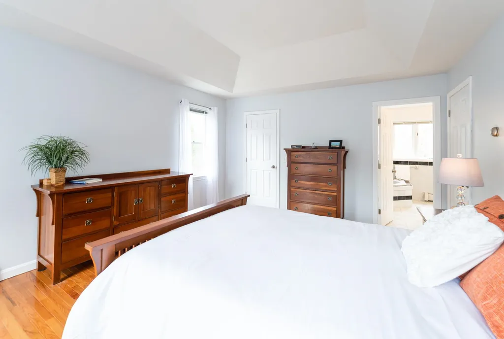 16 Harvard Lane Bedford NH 03110