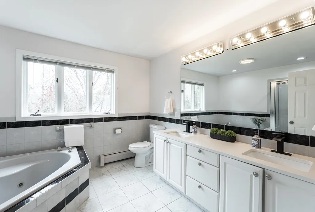 16 Harvard Lane Bedford NH 03110