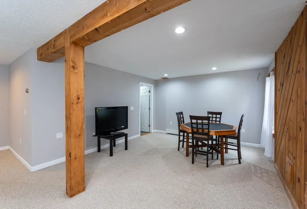 16 Harvard Lane Bedford NH 03110