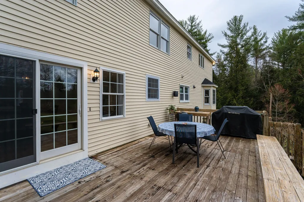 16 Harvard Lane Bedford NH 03110