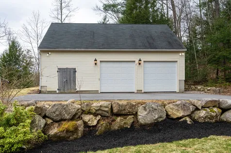 16 Harvard Lane Bedford NH 03110