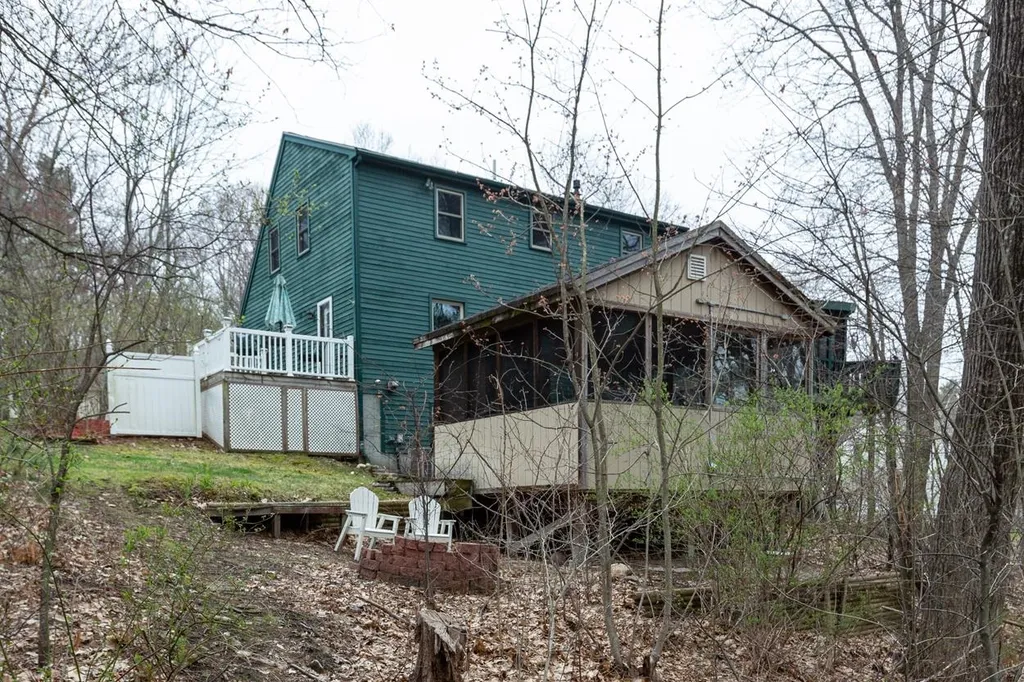 29 Glen Drive Hudson NH 03051