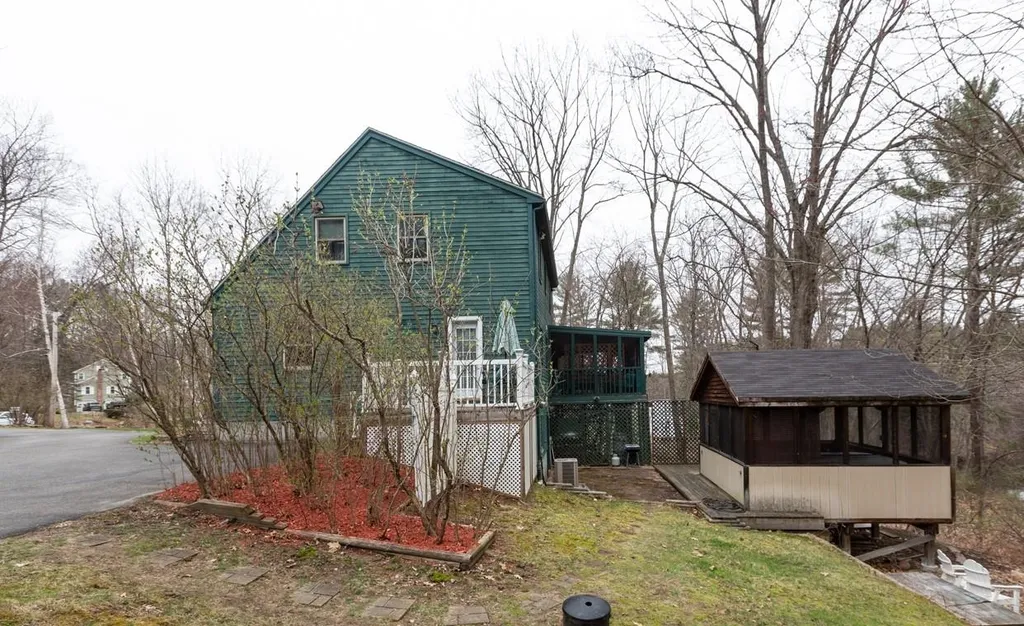 29 Glen Drive Hudson NH 03051