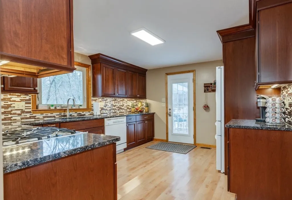 29 Glen Drive Hudson NH 03051