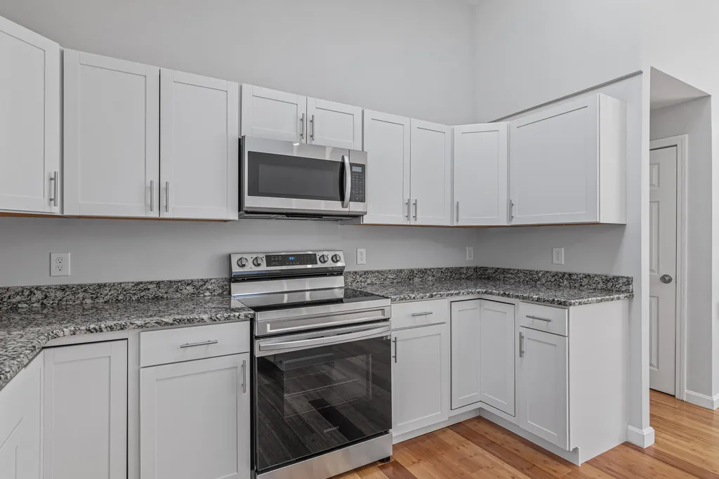 27 Haven Drive Auburn NH 03032