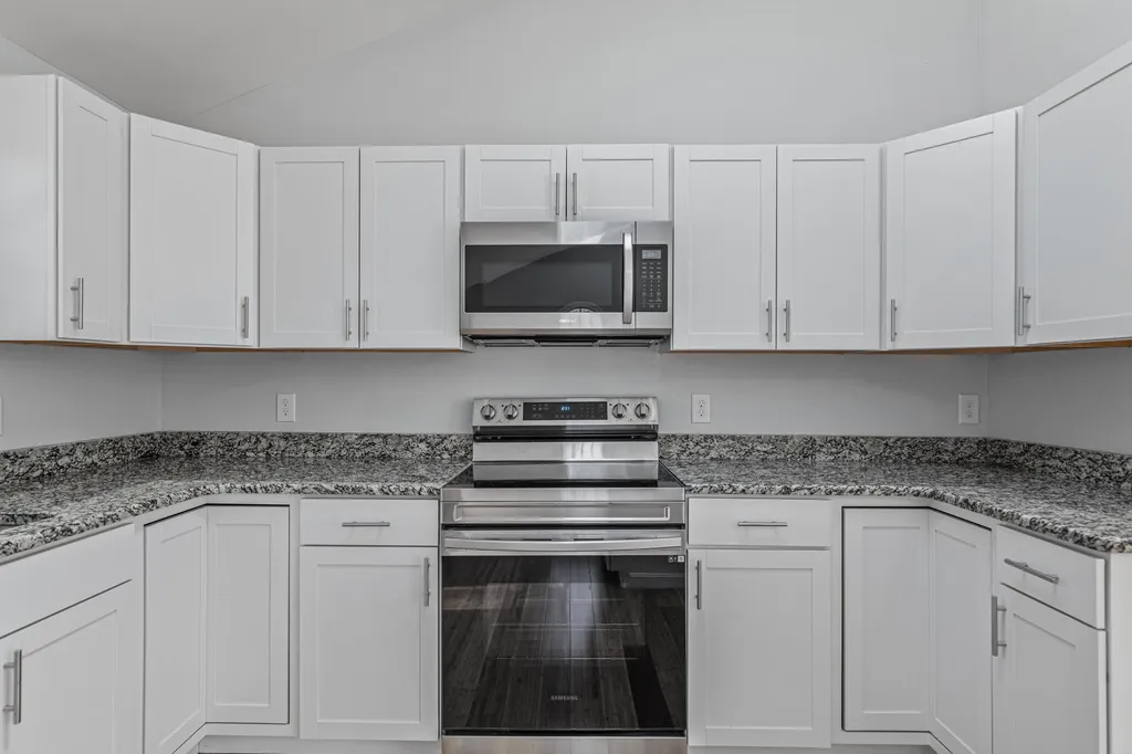 27 Haven Drive Auburn NH 03032