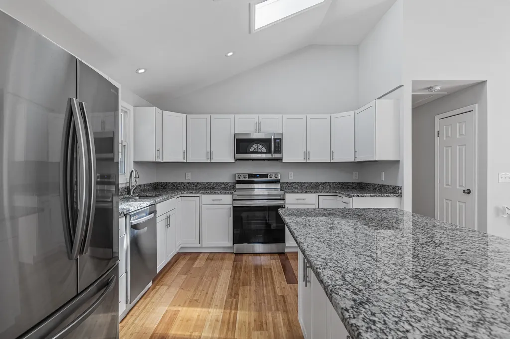 27 Haven Drive Auburn NH 03032